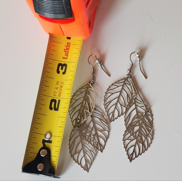 Earings and necklace set - Picture 2 of 3